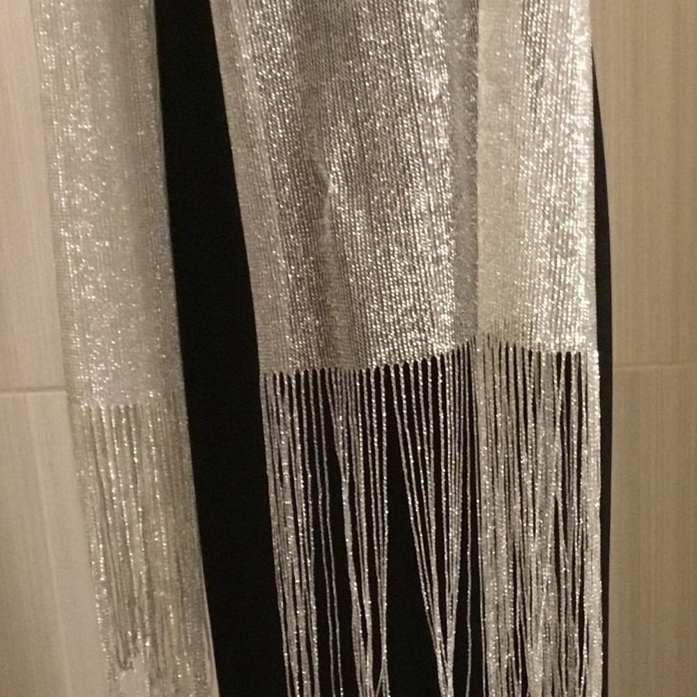 CLASSY❤️DRESSY❤️BEAUTIFUL SILVER LAMÉ SCARF